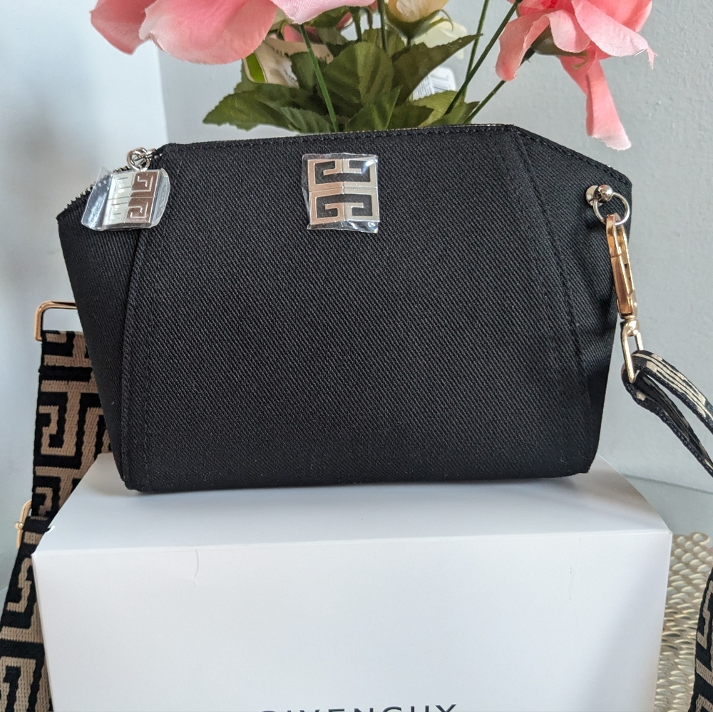 Givenchy - Picture 2 of 9